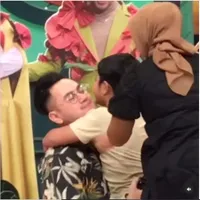 Tak Kuat Tahan Tangis, Ini Potret Momen Mengharukan Saat Nassar yang Akhirnya Peluk Sang Putra Usai 7 Tahun Nggak Bertemu