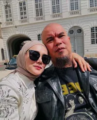 Tak Liburan Bareng Anak-anak, Mulan Jameela dan Ahmad Dhani Akan Kerja Bareng di Tahun Baru