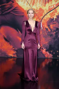 Tak Pakai Bra, Jennifer Lawrence Anggun dan Menyihir Penggemar