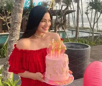 Tak Pernah Menua di Usia 41 Tahun, Ini 8 Potret Ulang Tahun Titi Kamal yang Dirayakan di Bali - Penampilannya yang Sopan jadi Sorotan