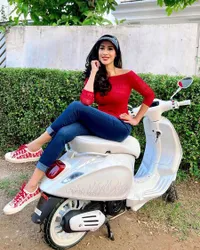 Tak Pernah Pakai Daster, Ini 8 Potret Diah Permatasari yang Selalu Kenakan Hot Pants Saat di Rumah - Buka Suara Kala Disebut Udah Tua Banyak Gaya
