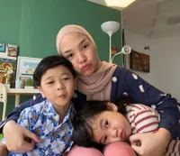 Tak Pernah Tersorot, 8 Potret Cucu Almarhum Didi Petet Makin Besar dan Menggemaskan, yang Perempuan Disebut Mirip Kakek Banget Oleh Netizen