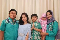 Tak Pernah Tersorot, Intip Potret Willy Dozan dan Betharia Sonata yang Tetap Akur Meski Sudah Bercerai