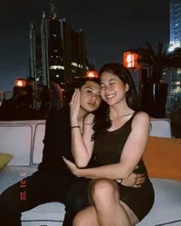 Tak Ragu Umbar Kemesraan, Potret Gaya Pacaran Sitha Marino dan Bastian Steel yang Disebut Netizen Gak Tau Malu