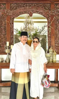 Tak Tampak di Halal bi Halal Keluarga Cendana, 8 Potret Mayangsari dan Bambang Tri Lebaran Perdana Tanpa Anak