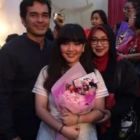 Tak Tersorot, Intip 9 Potret Karnisya Anak Teddy Syach dan Rina Gunawan yang Kini Beranjak Dewasa - Makin Cantik nan Memesona