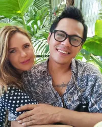 Tak Umumkan Pernikahan, Potret Ally Pacar Bule Mayky Wongkar Suami Mendiang Ria Irawan Yang Kini Hamil 5 Bulan