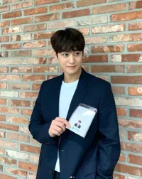 Tambah Terlihat Awet Muda! Intip Potret Aktor Ganteng Kim Bum Ketika Berponi