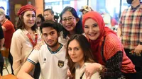 Tampak Awet Muda dan Sosialita Banget, Inilah 8 Potret Ibunda Sabda Ahessa yang Gayanya Kece Abis