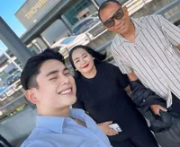 8 Potret Kier King Bersama Orang Tua - Momen Manis Ketiganya Jadi Sorotan