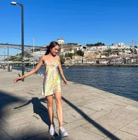 Tampil Bak Gadis Baywatch, Ini 8 Potret Cinta Laura Liburan ke Portugal dan Spanyol - Pamer Body Goals dalam Balutan Crop Top hingga Mini Dress