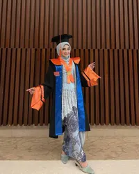 Tampil Cantik & Anggun, 8 Potret Wisuda Ega Noviantika - Selesaikan Kuliah Meski Sudah Jadi Ibu Dua Anak