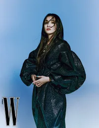 Tampil Cantik dan Karismatik, Yuk Intip Gaya Terbaru Sandara Park Untuk Majalah Dazed dan WKorea!