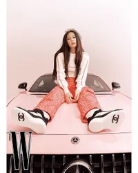 Tampil Fierce dan Stylish Bak Ratu Chanel, Yuk Intip Kecantikan Jennie BLACKPINK dalam Pemotretan Bersama WKorea
