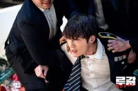 Tampil Manly, 8 Potret Choi Jin Hyuk Jadi Pahlawan di Drama Action 'RUGAL' 