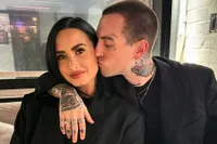 Tanggal Nikah Terungkap, Potret Demi Lovato dan Jordan Lutes yang Selalu Romantis