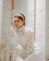 Tanggalkan Mini Dress Andalan, Ini 7 Potret Wika Salim Tampil Anggun dalam Balutan Gaun Panjang - Desainnya Nerawang Tetap Pamer Body Goals