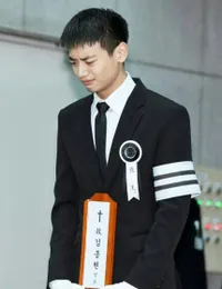 Tangis Duka Artis SM Iringi Keberangkatan Jenazah Jonghyun SHINee