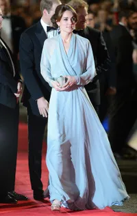 Tanpa Bra, Kate Middleton Secantik Bidadari di Premiere 'SPECTRE'