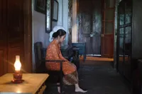 Tanpa Make-up, Dian Sastro - Acha Pakai Kebaya & Melipat Batik