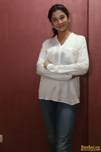 Tanpa Pengalaman Musik, Monica Oemardi Tetap Nekat Jadi Produser!
