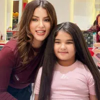 Tasya Farasya Unggah Potret Ayang Catok Rambut, Mirip Banget Tapi Versi Mini