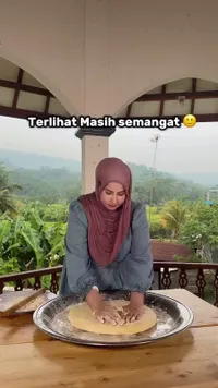 8 Potret Tasyi Athasyia Gagal Bikin Donat Jumbo Gara-Gara Kejatuhan Cicak, Sempat Syok