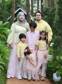 Tasyi Athasyia Pulang dari China, Quality Time Keluarga di Bandung