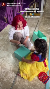 Tasyi Athasyia Sibuk Klarifikasi dan Tuding Keluarga Tak Membela, 10 Potret Tasya Farasya Asyik Rayakan Ulang Tahun Kakak Ipar - Sibuk Kerja