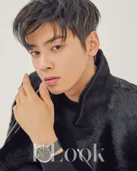 Tatapan Mata Cha Eunwoo di Pemotretan '1st Look', Bikin Meleleh!