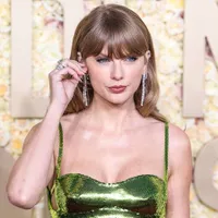 Taylor Swift Melewatkan iHeart Awards 2024, Intip Potretnya Terima Penghargaan Artist of the Year