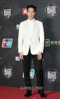 Tebar Senyum Tampan, Aktor Red Carpet MAMA 2015 Bikin Hati Leleh