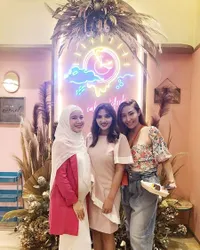 Tengah Hamil Ini 7 Potret Terbaru Chacha Frederica, Usia Kandungan Sudah 7 Bulan