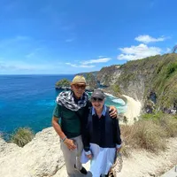 Tepis Anggapan Artis Hobi Kawin-Cerai, Ini 9 Potet Yati Octavia dan Pangky Suwito yang Tetap Harmonis Selama 42 Tahun Menikah