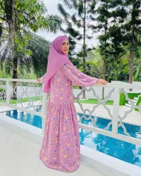 Terang-Terangan Minta Uang Belanja Setahun Sekaligus, Ini 8 Potret Penampilan April Jasmine yang Selalu Kece dan Curi Perhatian