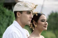 Terbaru Laura Theux, Deretan Selebritis Ini Pilih Menikah dengan Adat Bali - Ada yang Dipersunting Pangeran Hingga Beda Agama