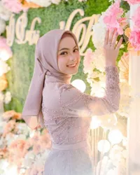 Terbaru Putri Isnari, 8 Potret Pedangdut di Momen Lamaran - Aura Kebahagiaan Terpancar