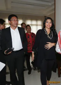 Terdesak, Anne J Cotto Harus Hadapi Kasus Saat 7 Bulan Kehamilan