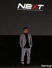 Terima Penghargaan Sebagai Tokoh Muda Berprestasi, Iko Uwais Terharu