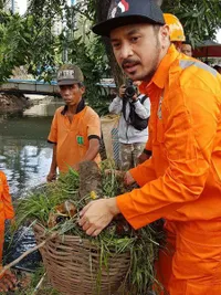 Terjun ke Sungai, Giring Nidji Ikut Bekerja Jadi Pasukan Orange