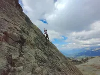 Terlihat Kalem Ternyata Penuh Nyali, Ini Potret Liburan Natasha Wilona ke Kanada - Rock Climbing Sampai Arung Jeram