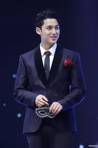 Terlihat Lebih Memukau, 10 Foto Mingyu SEVENTEEN Kenakan Outfit Serba Hitam: Membuatmu Tak Bisa Berpaling!