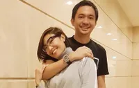 Termasuk Mumuk Gomez, 7 Selebriti Tanah Air Ini Menikah Dengan Teman Sekolahnya Sendiri