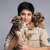 Termasuk Raline Shah, 9 Artis Ini Punya Kebun Binatang di Rumahnya - Ada yang Pelihara Rusa di Pekarangan Hingga Punya Air Terjun dan Rawa-Rawa