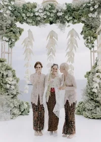 Ternyata Saudara Sepupu, 8 Potret Artis Intan Ayu dengan Rambut Bondol Saat Jadi Bridesmaid di Pernikahan BCL