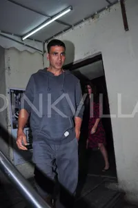 Tersipu Malu, Putra Akshay Kumar Kepergok Nonton Bareng Pacar?