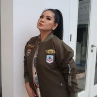 Tetap Cantik Paripurna dan Stylish Abis, Ini Deretan Foto Vina Panduwinata yang Menolak Tua di Usia 62 Tahun