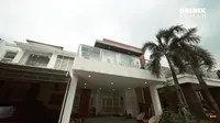 Tetap Humble Meski Sudah Jadi Youtuber Sukses, Ini 10 Potret Rumah Denny Sumargo yang Simple Namun Estetik - Ada Aquarium Seharga Nyaris Rp100 Juta
