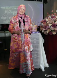 Tetap Lincah Meski Sudah Nenek-nenek, 10 Potret Kemeriahan Pesta Ulang Tahun ke-52 Elly Sugigi - Disawer Puluhan Juta Oleh Ratu Emas Makassar