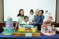 Thalia dan Thalia Rayakan Ultah, Potret Ruben Onsu Setia Temani Meski Wajah Pucat Bikin Haru